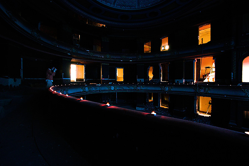 UE: Theatre, Orange Light